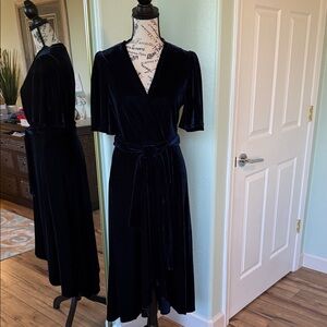 Donna Morgan Dark Blue Velvet Midi Dress